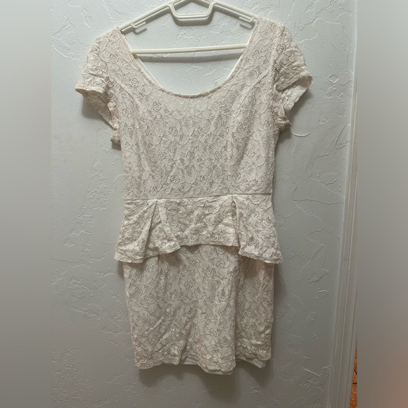 Ina peplum mini - Picture 3 of 3